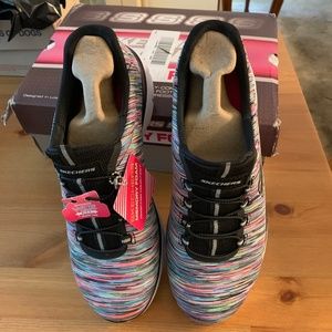 Skechers slip on size 8